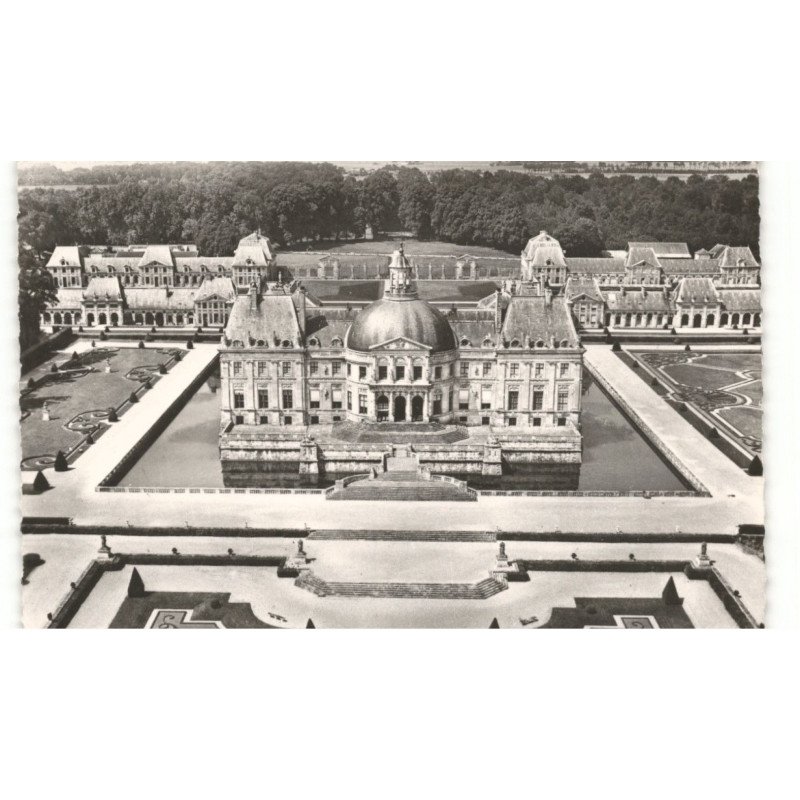 VAUX-le-VICOMTE: le château vue aérienne 10X15 - très bon état