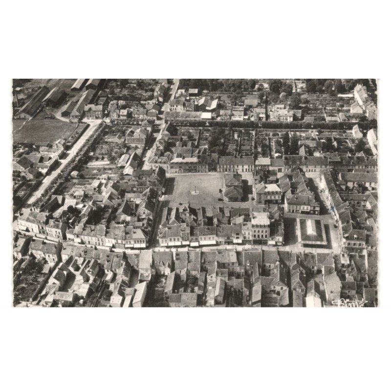 NANGIS: centre de la ville vue aérienne 10X15 - très bon état