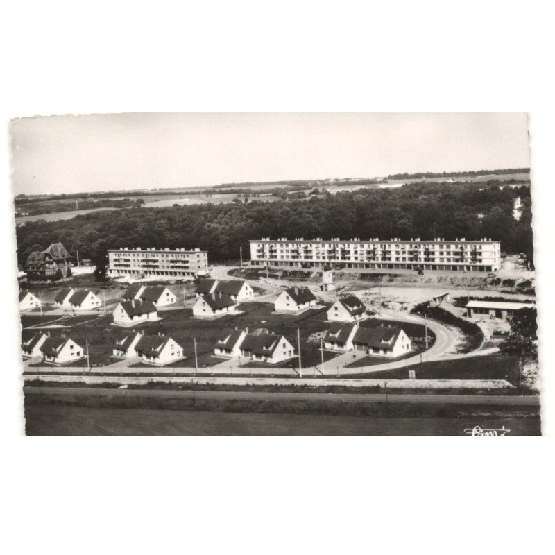 MONTEREAU: la cité E.D.F. de courbeton vue aérienne 10X15 - très bon état