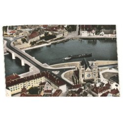 MONTEREAU: l'église vue aérienne 10X15 - très bon état
