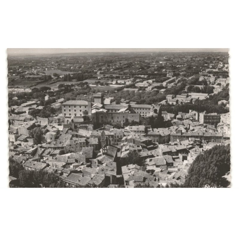 SALON: générale au centre l'église saint-michel, le château vue aérienne 10X15 - très bon état