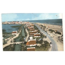 LES SAINTES-MARIES-de-la-MER: cabannes des gardians, route du bac des sauvages vue aérienne 10X15 - très bon état
