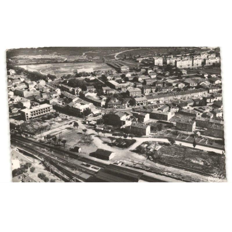 MIRAMAS: quartier de la gare, côte istres et cité jardin au fond vue aérienne 10X15 - très bon état