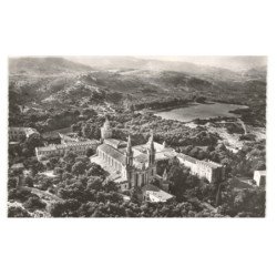 SAINT-MICHEL-de-FRIGOLET: la belle abbaye, provencale dans son nid de verdure vue aérienne 10X15 - très bon état