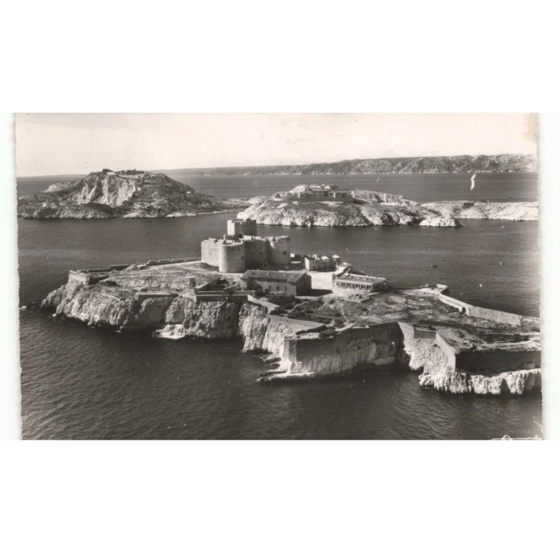MARSEILLE: le château d'if avec au 2e plan les iles du frioul vue aérienne 10X15 - très bon état
