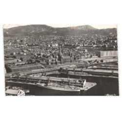 MARSEILLE: du port de la joliette, la cathédrale vue aérienne 10X15 - très bon état (timbre arraché)