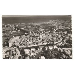 ISTRES: au centre, bâtiment H.B.M. vue aérienne 10X15 - très bon état