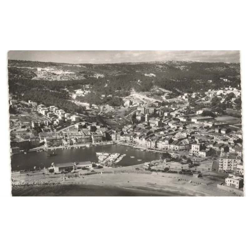 CASSIS: sur la ville et le port vue aérienne 10X15 - très bon état