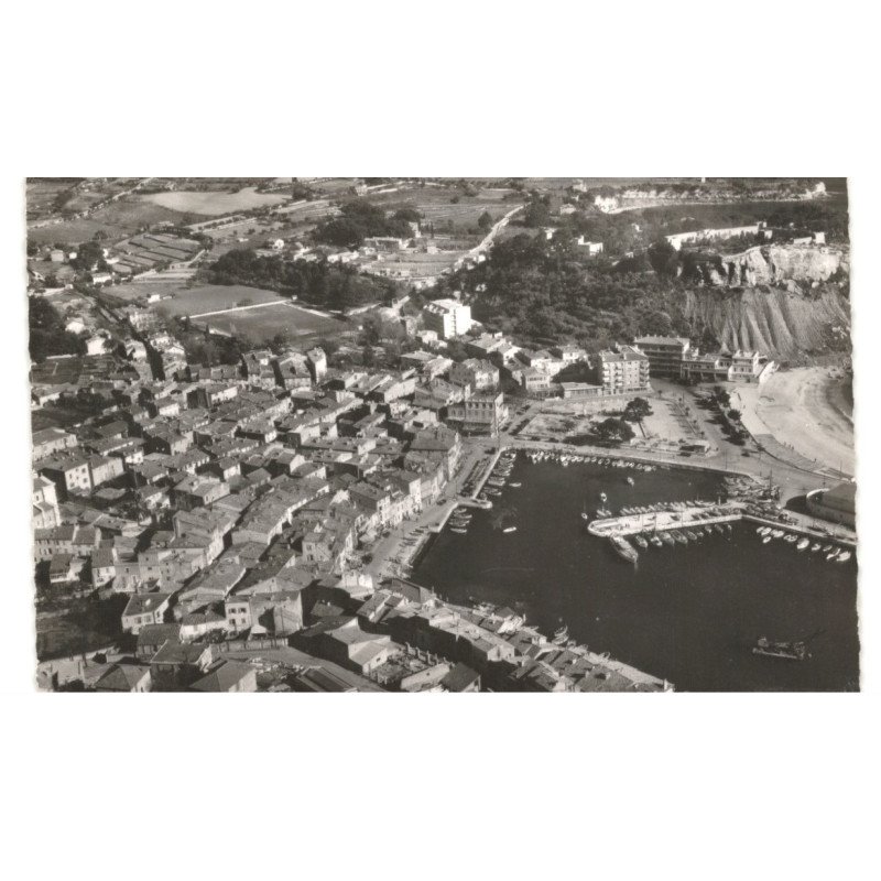 CASSIS: la ville, le port, le château vue aérienne 10X15 - très bon état