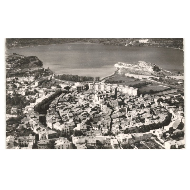 ISTRES: vieille ville et le rocher du castellan vue aérienne 10X15 - très bon état