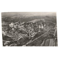 LES BAUX: sur le vieux château et le village vue aérienne 10X15 - très bon état