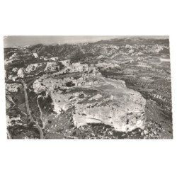 LES BAUX: l'ensemble du village et les alpilles vue aérienne 10X15 - très bon état