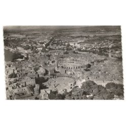 ARLES: le théâtre antique et les arènes vue aérienne 10X15 - très bon état