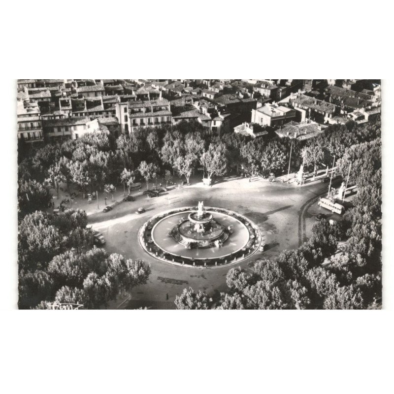 AIX-en-PROVENCE: la rotonde et la fontaine vue aérienne 10X15 - très bon état (timbre arrachée)