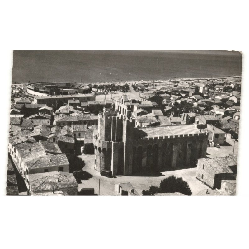 LES SAINTES-MARIES de la mer: vue d'ensemble les arènes la basilique XIe siècle vue aérienne 10X15 - très bon état