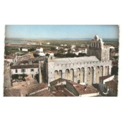 SAINTES-MARIES-de-la-MER: l'église vue aérienne 10X15 - très bon état