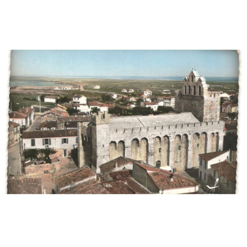 SAINTES-MARIES-de-la-MER: l'église vue aérienne 10X15 - très bon état