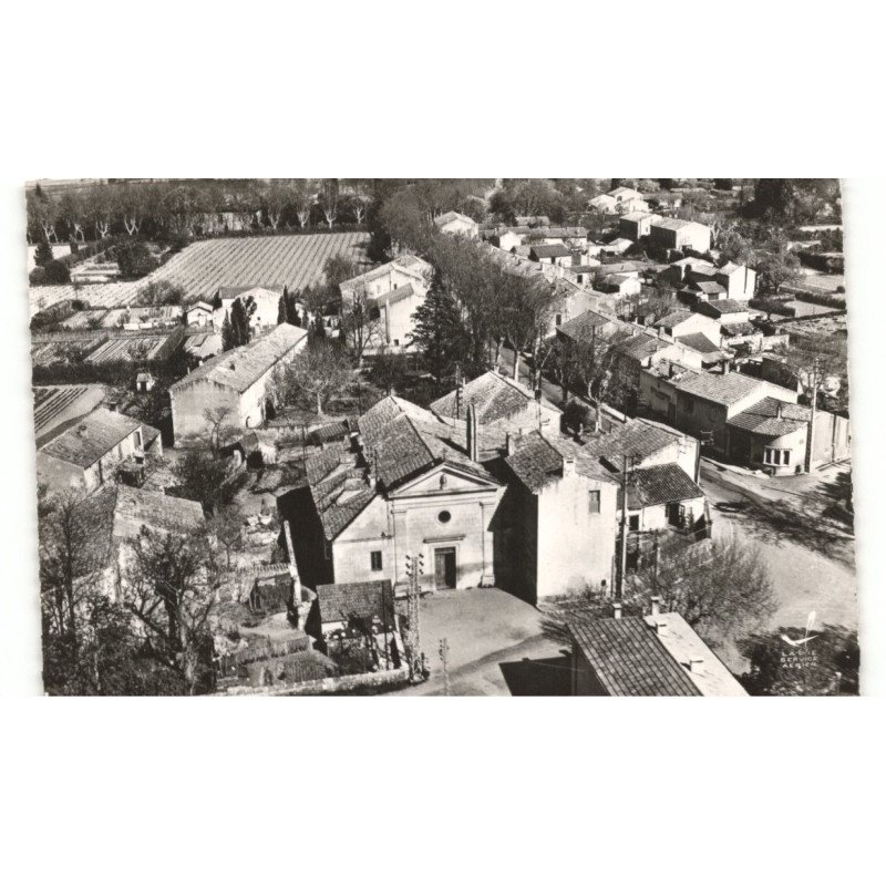 SAINT-ETIENNE-du-GRES: l'église et la route d'arles vue aérienne 10X15 - très bon état