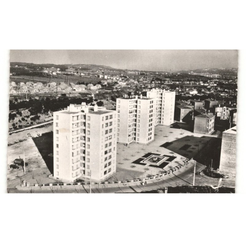 PORT de BOUC: le groupe langevin vue aérienne 10X15 - très bon état