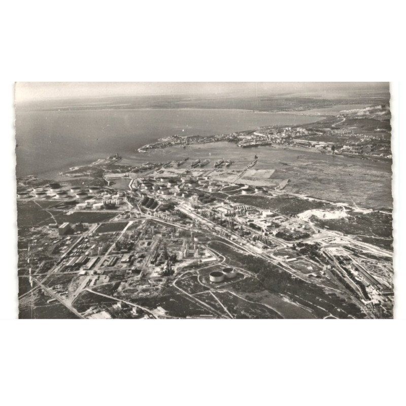 LAVERA: le port pétrolier vue aérienne 10X15 - très bon état