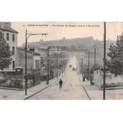 KREMLIN BICETRE - Vue générale des Hospices prise de la Rue de Paris - très bon état