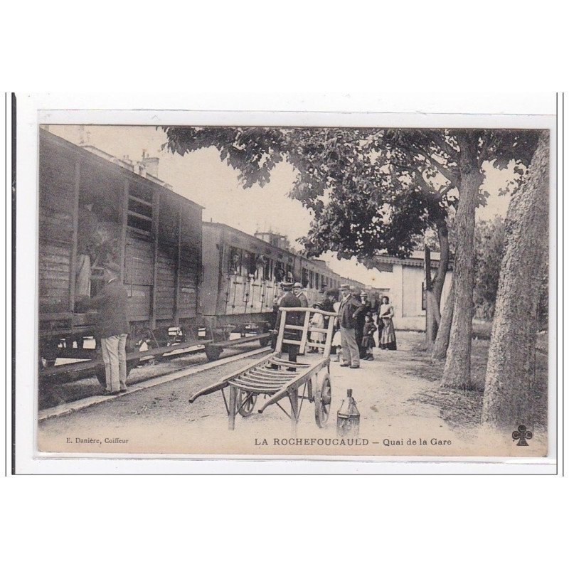 LA ROCHEFOUCAULD : quai de la gare - tres bon etat