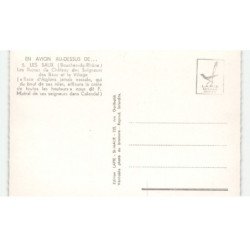LES BAUX: les ruines du château des seigneurs des baux et le village vue aérienne 10X15 - très bon état