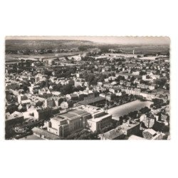POISSY: l'hôtel de ville vue aérienne 10X15 - très bon état (timbre arraché)