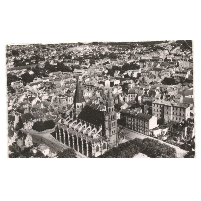 POISSY: l'église vue aérienne 10X15 - très bon état
