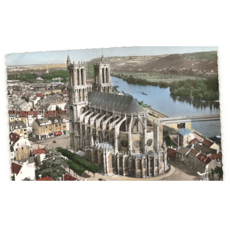 MANTES-la-JOLIE: la cathédrale vue aérienne 10X15 - très bon état