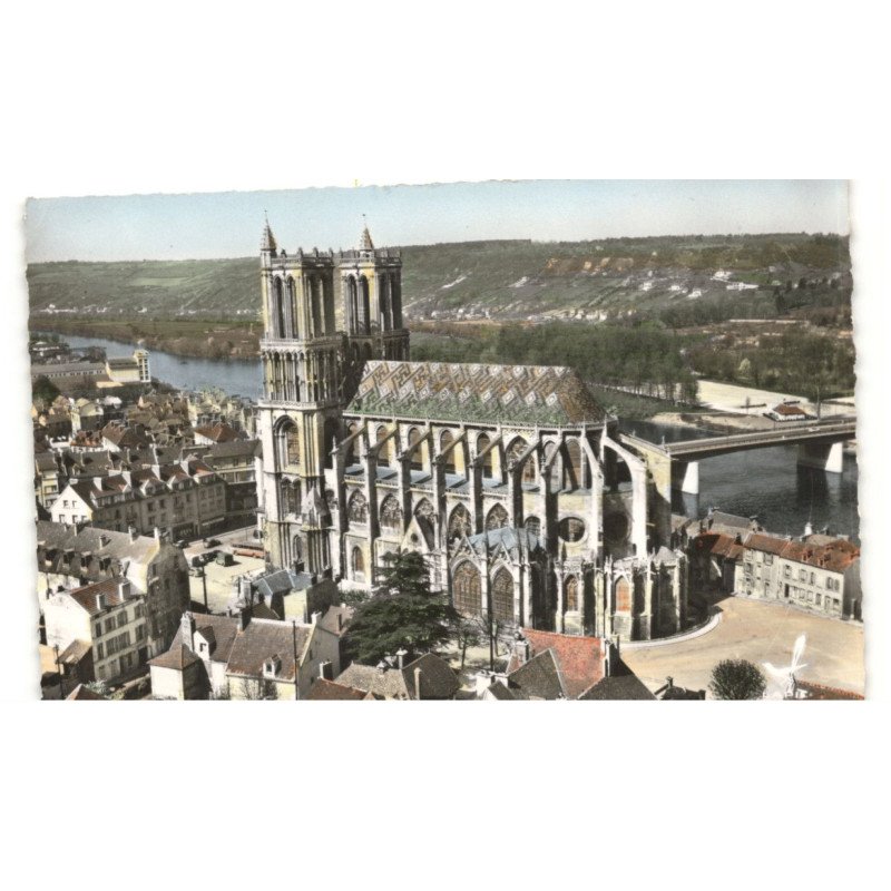 MANTES: la cathédrale vue aérienne 10X15 - très bon état