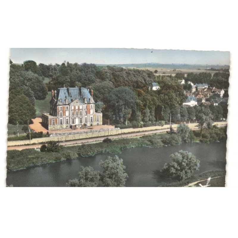 TRILBARDOU: le château vue aérienne 10X15 - tès bon état