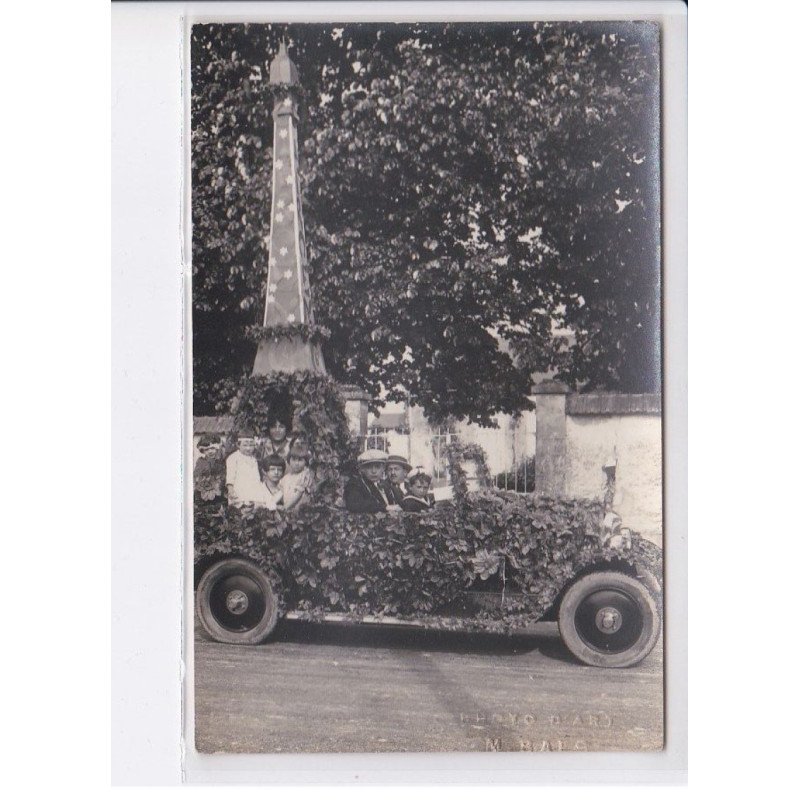 LURCY-LEVY: cavalcade, tour eiffel, automobile - très bon état