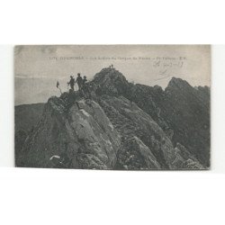 MILITAIRE CHASSEURS ALPINS: grenoble les arêtes du casque de néron - très bon état