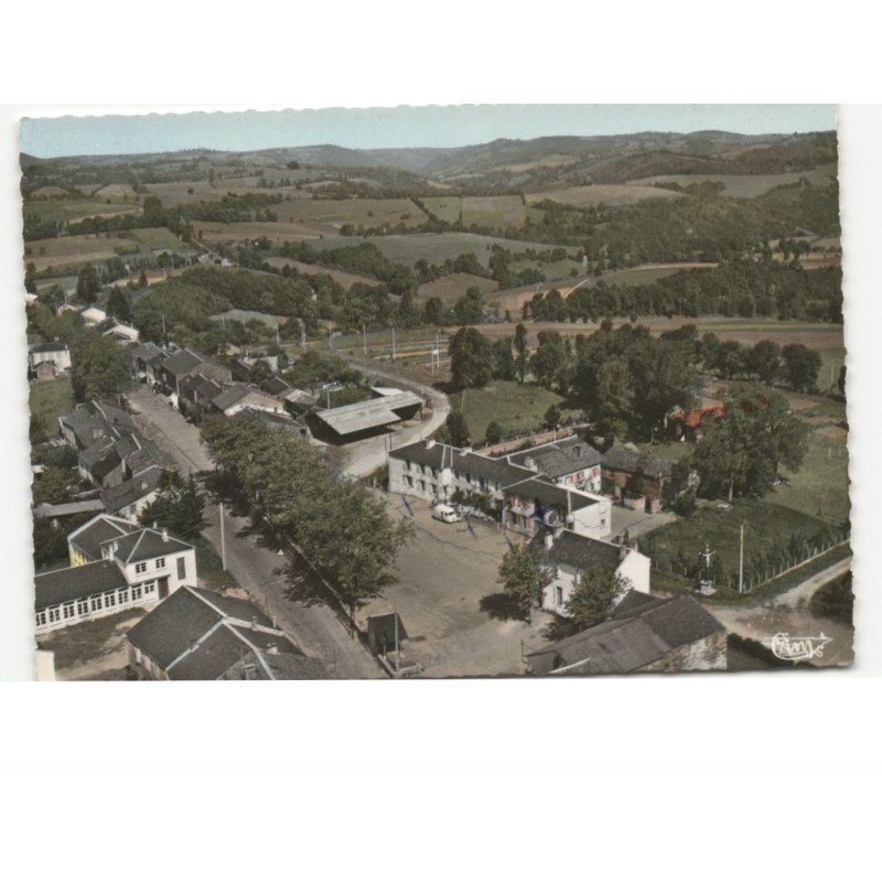 SAINT-PIERRE-de-TRIVISY: le centre vue aérienne 10x15 - très bon état