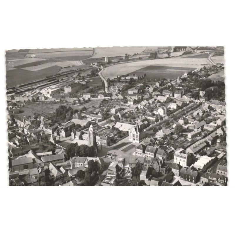 ROISEL: la place de l'hôtel de villevue aérienne 10x15 - très bon etat