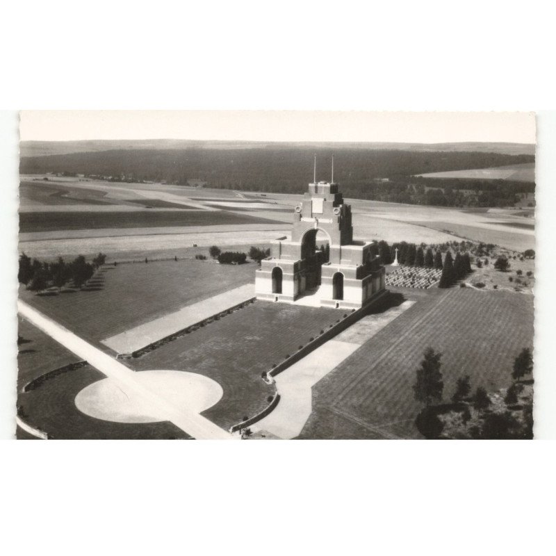 THIEPVAL: vue générale monument anglais à la mémoire des armées françaises vue aérienne 10x15 - très bon etat