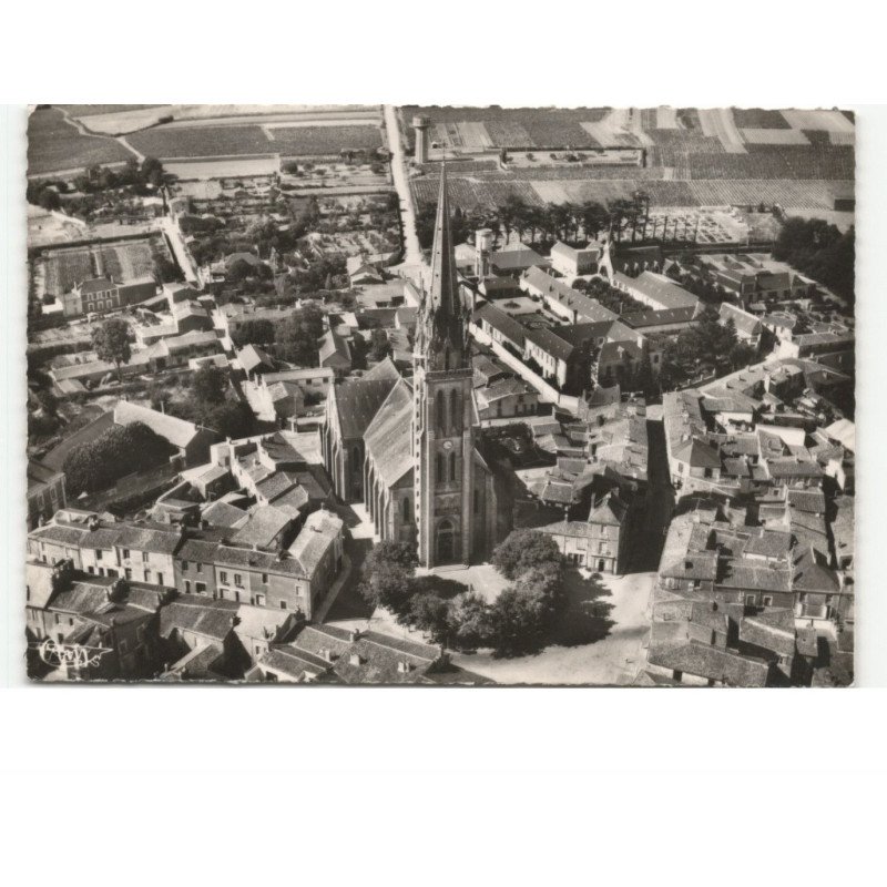 LE LOROUX-BOTTEREAU: l'église vue aérienne 10x15 - très bon état