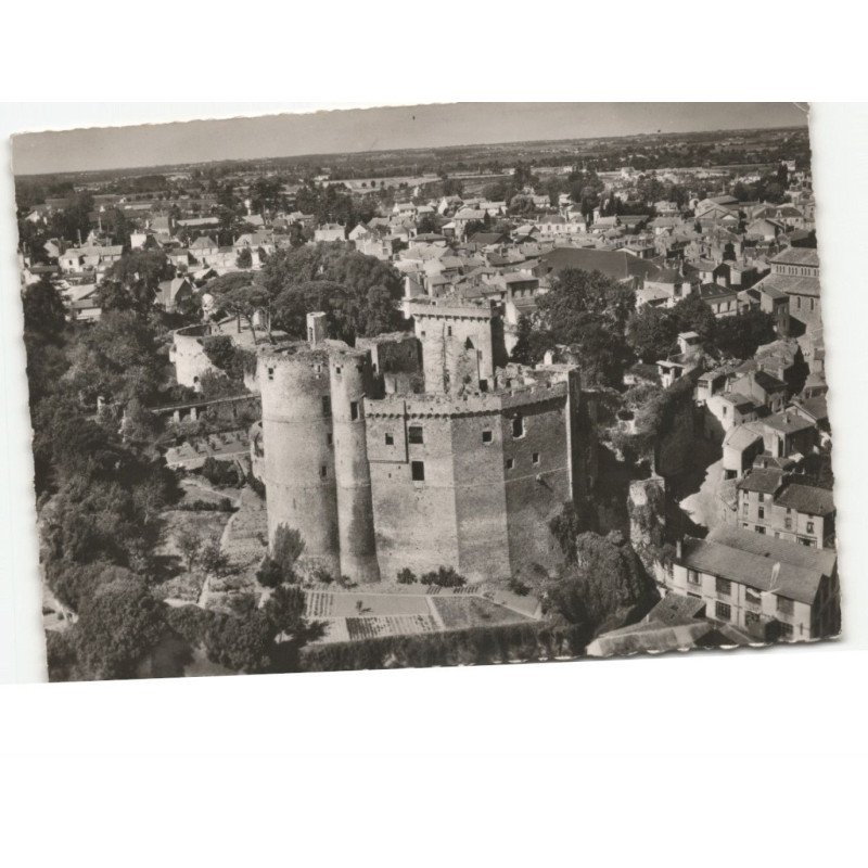 CLISSON: le château féodal: vue aérienne 10x15 - état