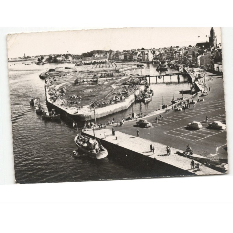 LE CROISIC: entrée du port et vue générale vue aérienne 10x15 - état
