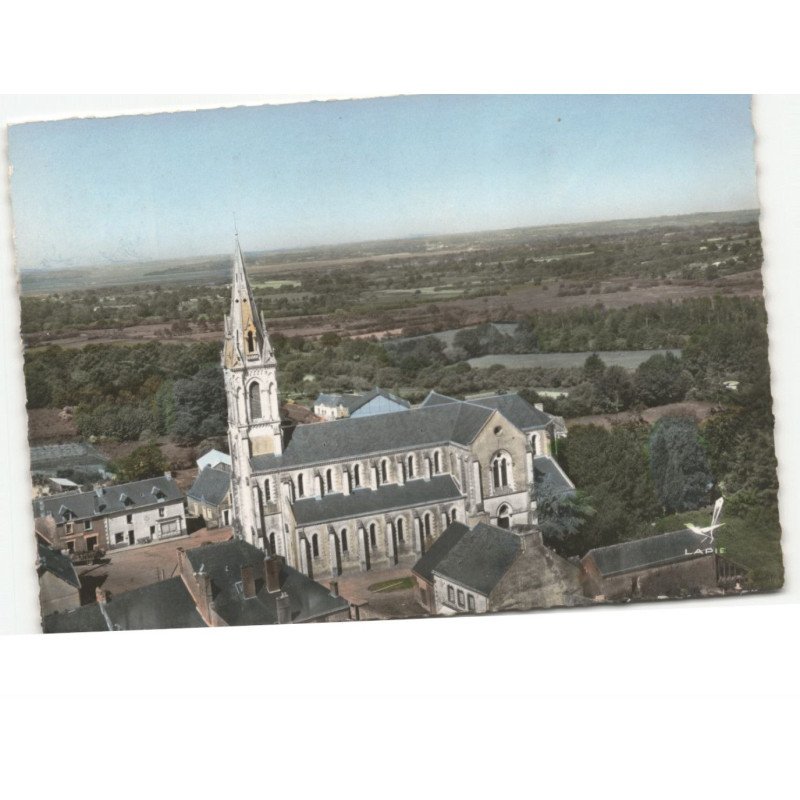 FEGREAC: l'église vue aérienne 10x15 - très bon état
