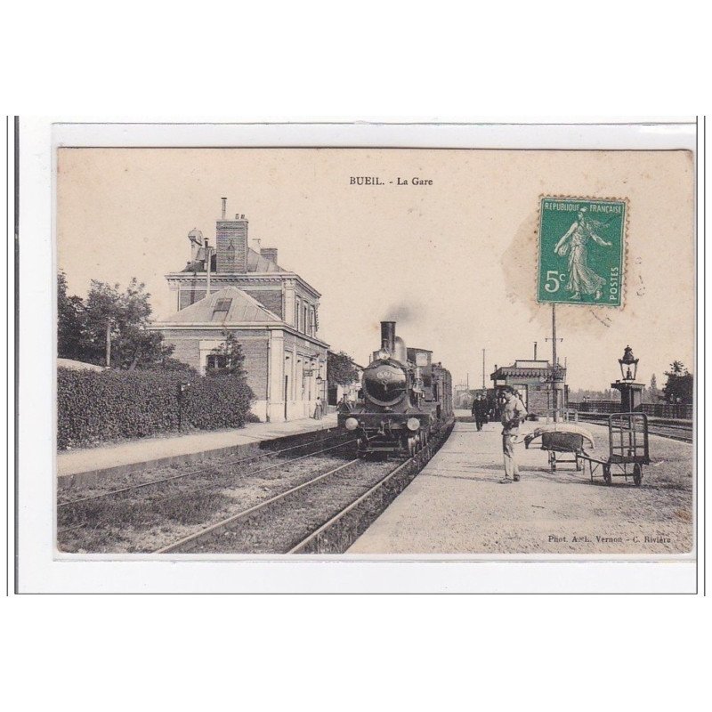 BUEIL : la gare - tres bon etat