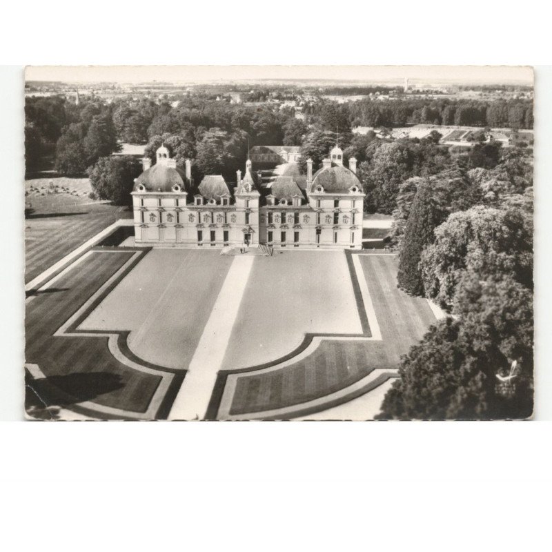 CHEVERNY: le château vue aérienne 10x15 - état