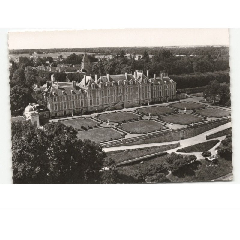 MENARS: le château et ses parterres vue aérienne 10x15 - très bon état