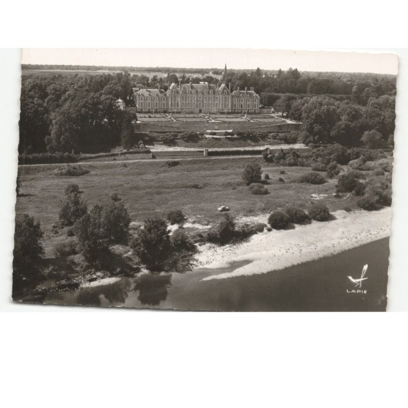 MENARS: le château et ses parterres vue aérienne 10x15 - très bon état