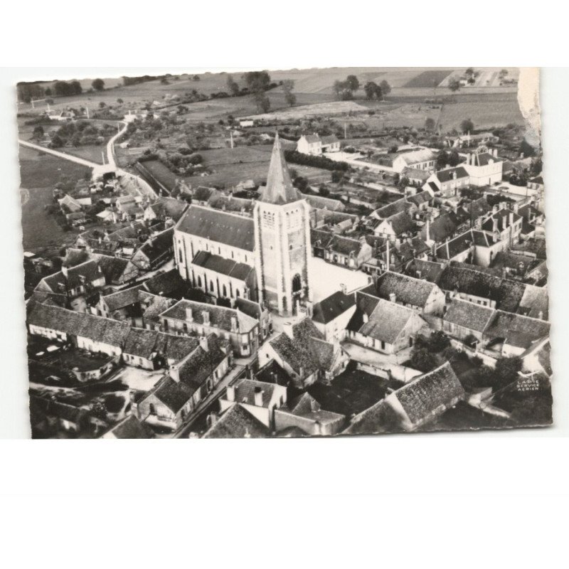 VOUZON: l'église et la mairie vue aérienne 10x15 - état
