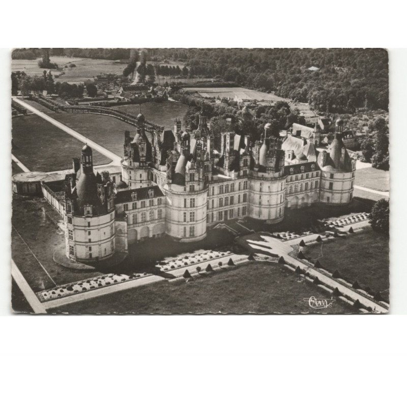 CHAMBORD: le château, façade nord vue aérienne 10x15 - très bon état