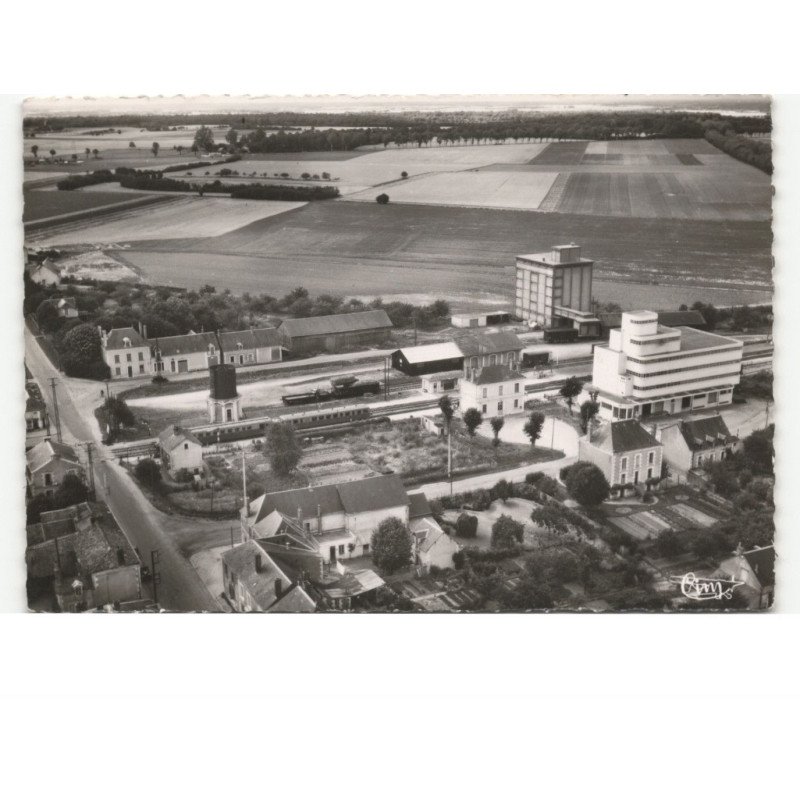 SAINT-AMAND-de-VENDOME: la gare et les silos vue aérienne 10x15 - très bon état