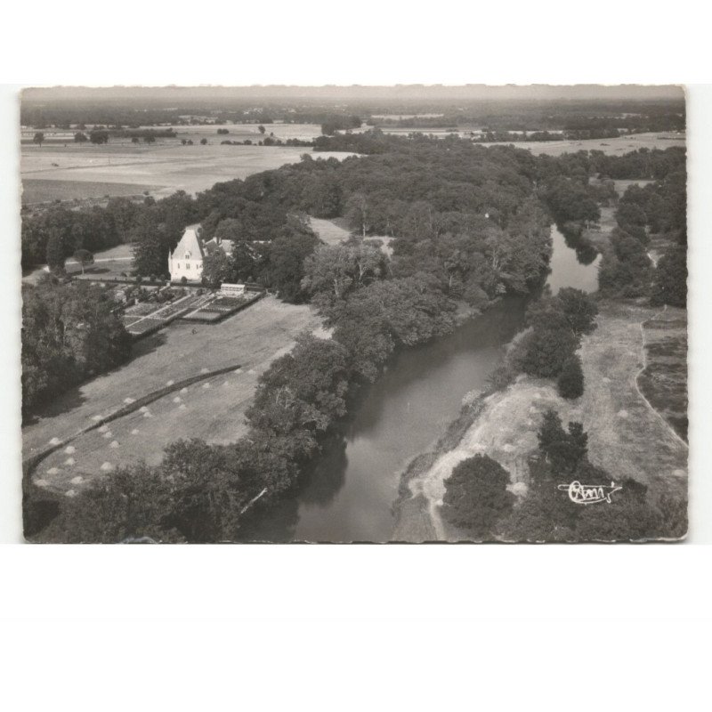 VILLEHERVIERS: le château de trécy vue aérienne 10x15 - très bon état