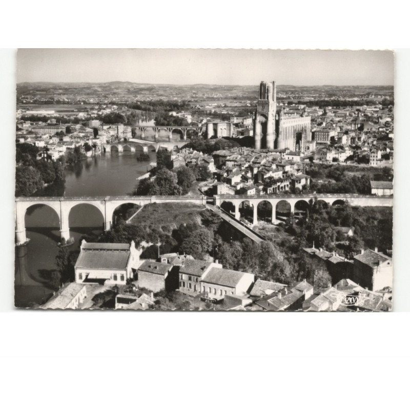 ALBI: la cathédrale et les ponts sur le tarn vue aérienne 10x15 - très bon état